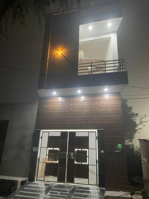 Rukmani Villas Group Of Rukmani Home Stay Mathura Extérieur photo